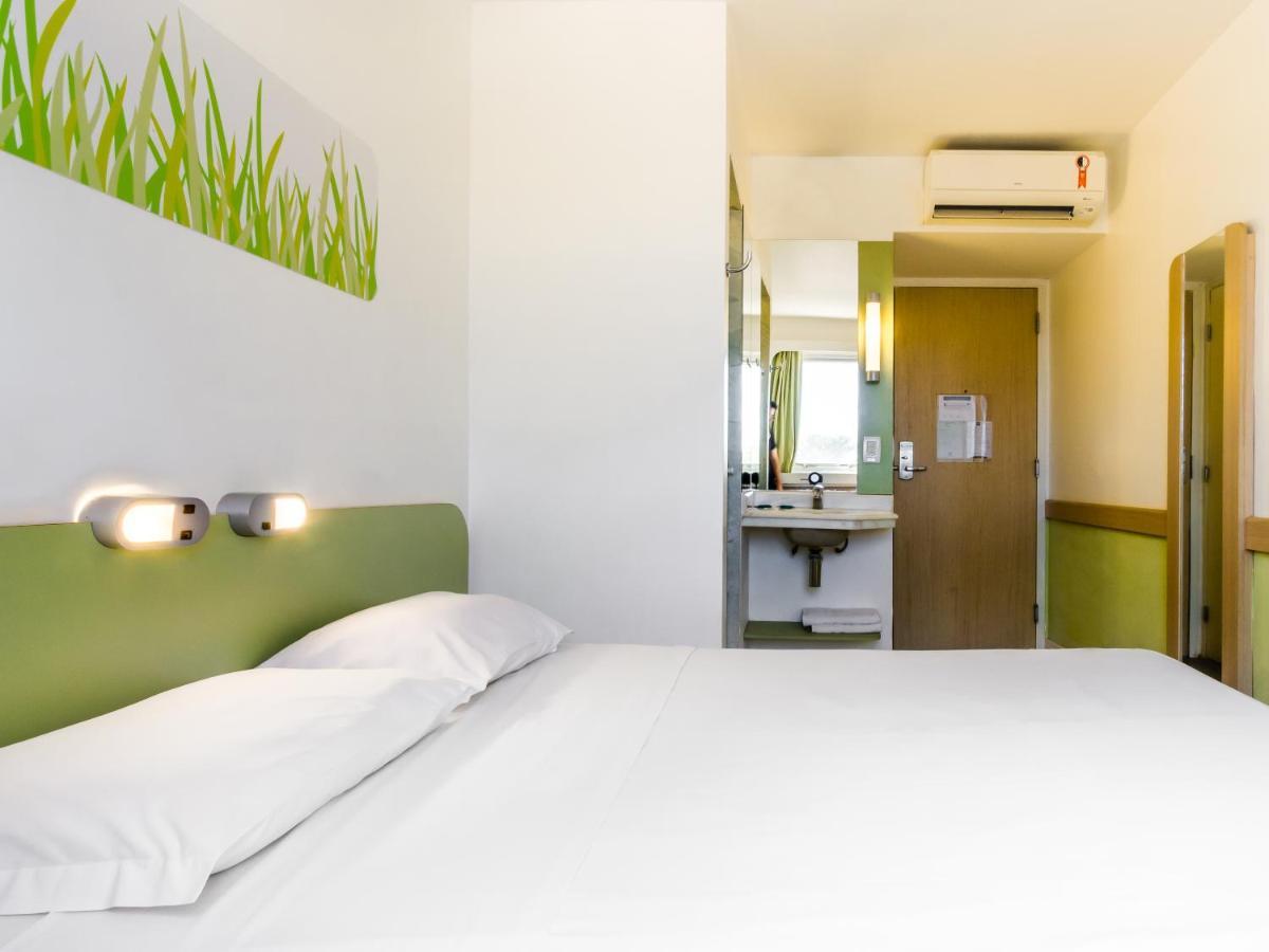 Ibis Budget Сертанзинью Экстерьер фото