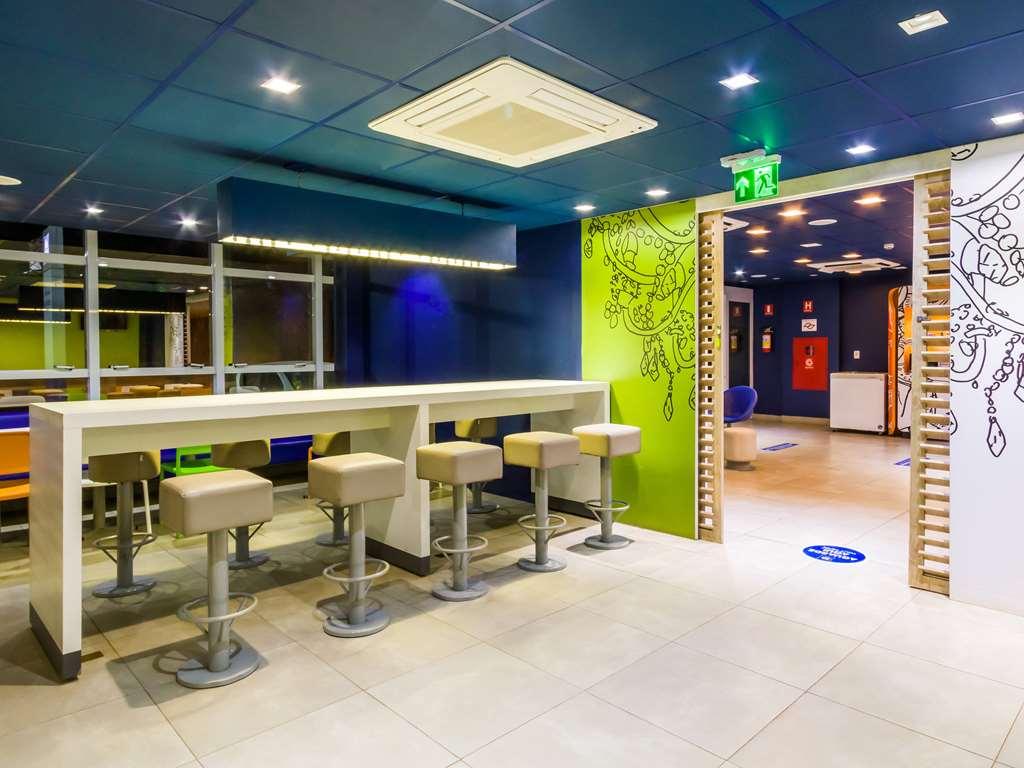 Ibis Budget Сертанзинью Ресторан фото